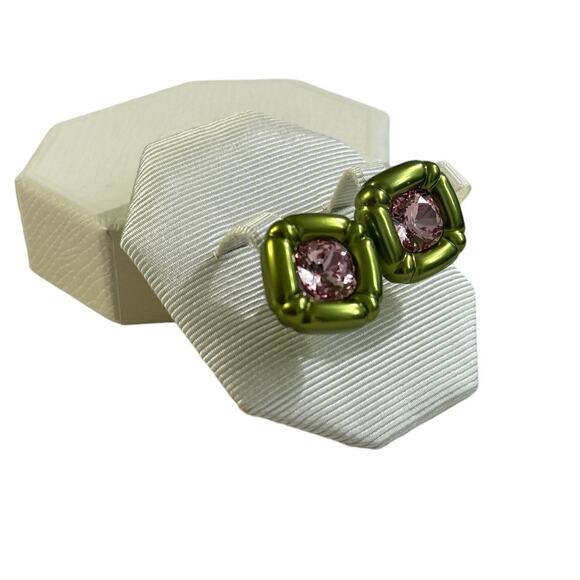 Swarovski Dulcis stud earrings Cushion cut, Green New - Picture 6 of 8